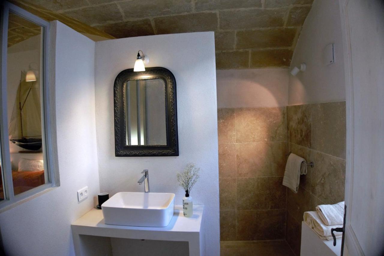 Les Canisses, Magnifique Appartement Avec Terrasse Au Coeur D'อูเซส ภายนอก รูปภาพ